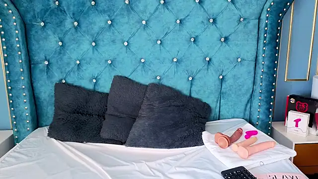 EmilyGala online show from November 6, 8:13 pm