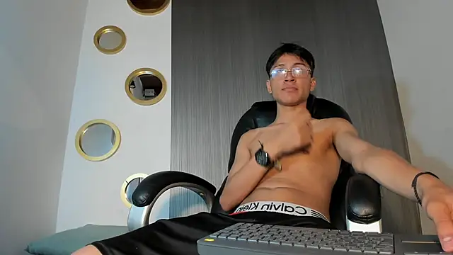 Snapshot of Daddy_Darcks chatting on October 13, 7:59 pm Daddy Darcks online show from October 13, 7:59 pm