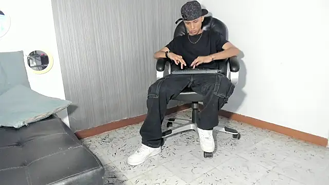 Snapshot of Daddy_Darcks chatting on September 17, 8:00 pm Daddy Darcks online show from September 17, 8:00 pm