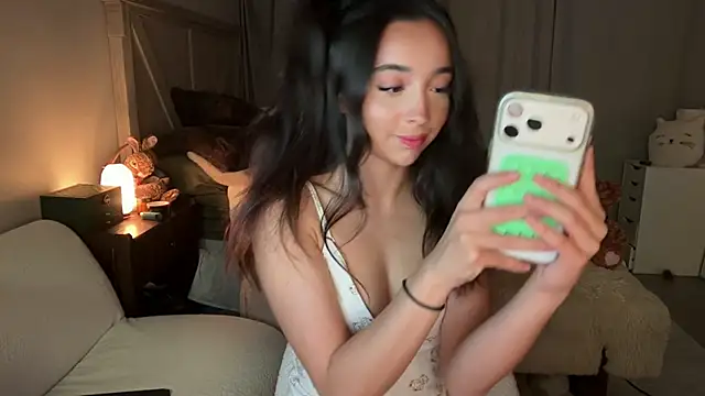Snapshot of emmyfawn chatting on May 17, 5:07 am emmyfawn online show from May 17, 5:07 am