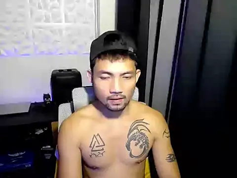 Snapshot of Thefriskyasian chatting on September 18, 6:33 pm Thefriskyasian online show from September 18, 6:33 pm