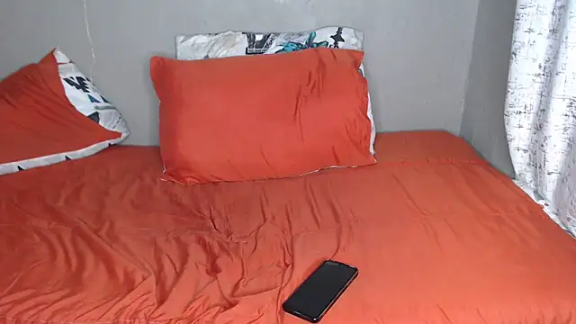 Lunalee online show from February 8, 1:47 am