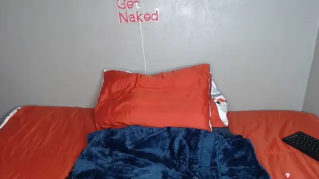 Lunalee online show from November 12, 5:50 pm