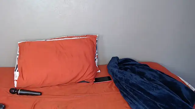 Lunalee online show from December 3, 9:20 am