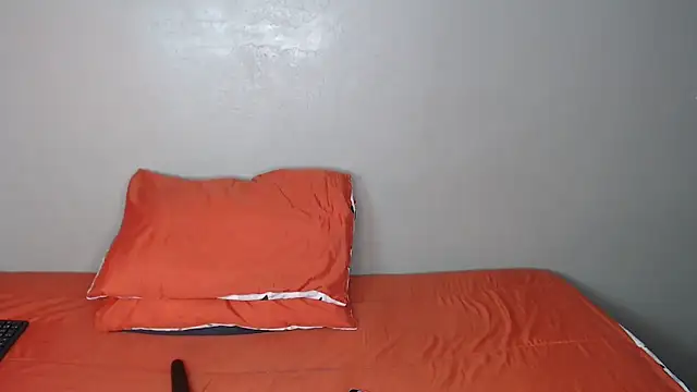 Lunalee online show from December 2, 1:28 am