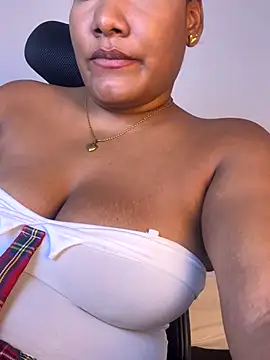 Snapshot of anailynn chatting on November 7, 12:15 am anailynn online show from November 7, 12:15 am