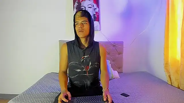 Snapshot of wyatt_3 chatting on September 10, 11:42 am wyatt 3 online show from September 10, 11:42 am