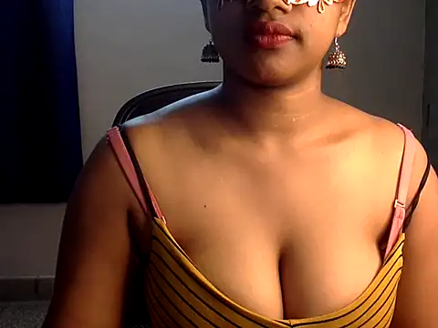 Snapshot of Hot-Honey20 chatting on October 22, 1:32 pm Hot-Honey20 online show from October 22, 1:32 pm