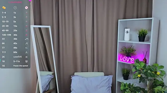 Snapshot of JaymieVigen chatting on July 9, 3:18 am JaymieVigen online show from July 9, 3:18 am