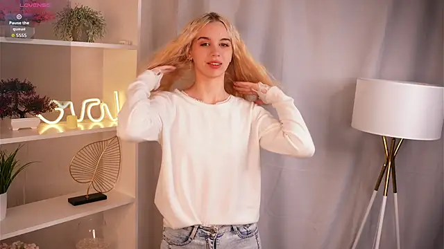 JaymieVigen online show from October 1, 3:33 am