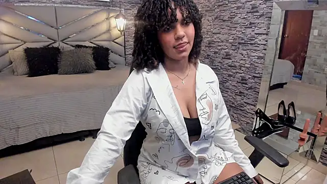 Snapshot of BellyBigBoobs chatting on November 19, 3:45 pm BellyBigBoobs online show from November 19, 3:45 pm