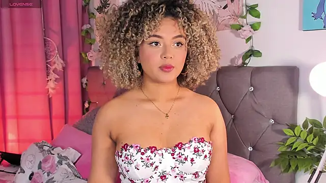 isajonnes18 online show from March 6, 9:32 pm