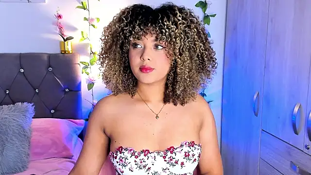 isajonnes18 online show from October 6, 9:48 pm