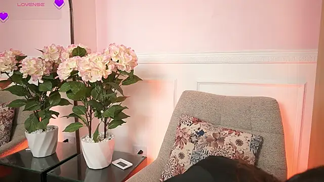 MilaCrave online show from March 27, 11:33 am