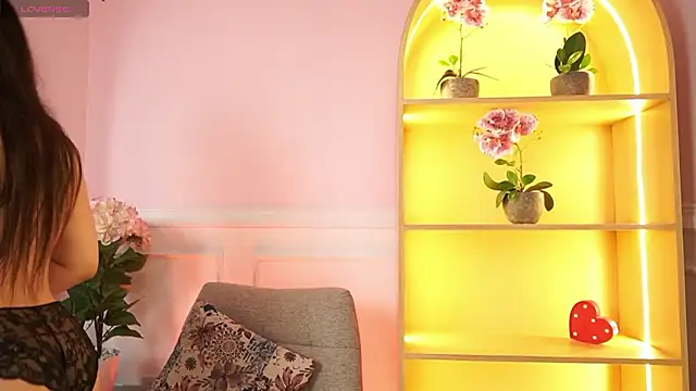 MilaCrave online show from March 6, 11:38 am