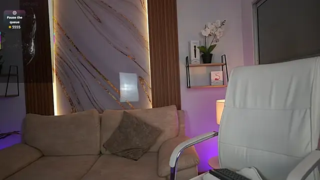 Snapshot of MilaCrave chatting on November 26, 11:32 am MilaCrave online show from November 26, 11:32 am