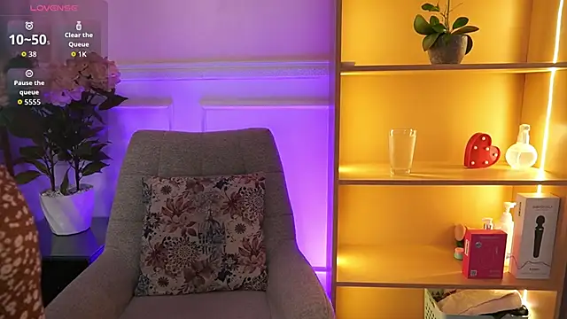 Snapshot of MilaCrave chatting on February 28, 11:43 am MilaCrave online show from February 28, 11:43 am