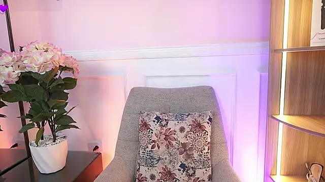 MilaCrave online show from April 9, 11:38 am