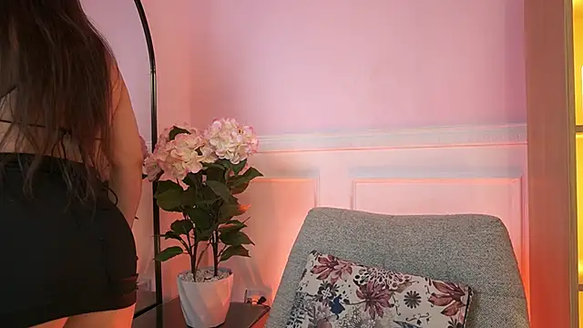 MilaCrave online show from March 5, 12:13 pm