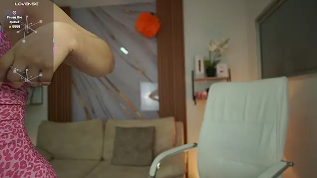 Snapshot of MilaCrave chatting on October 29, 11:31 am MilaCrave online show from October 29, 11:31 am