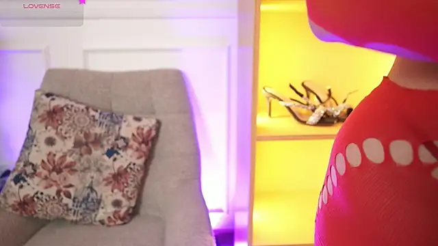 Snapshot of MilaCrave chatting on February 10, 11:42 am MilaCrave online show from February 10, 11:42 am