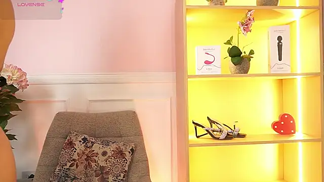 Snapshot of MilaCrave chatting on February 3, 11:37 am MilaCrave online show from February 3, 11:37 am