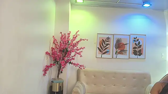 Anie johnson online show from November 6, 7:29 pm