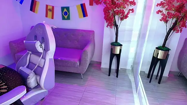 Snapshot of Anie_johnson chatting on June 29, 7:46 pm Anie johnson online show from June 29, 7:46 pm