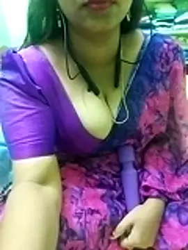 Snapshot of Dimplegirl chatting on November 28, 1:39 am Dimplegirl online show from November 28, 1:39 am