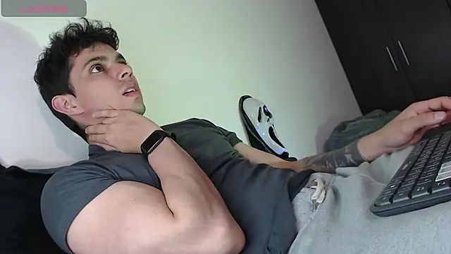 Snapshot of yourfavoriteboy__ chatting on October 16, 9:34 pm yourfavoriteboy online show from October 16, 9:34 pm