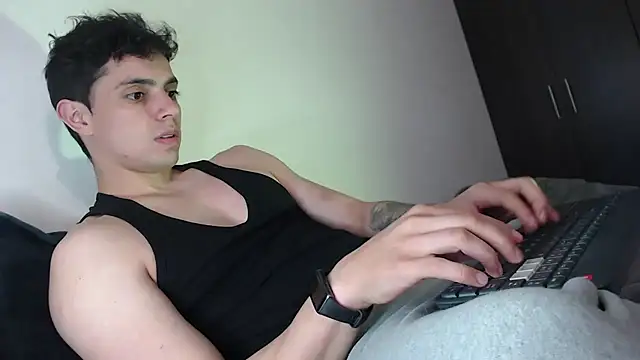 Snapshot of yourfavoriteboy__ chatting on November 16, 10:13 pm yourfavoriteboy online show from November 16, 10:13 pm