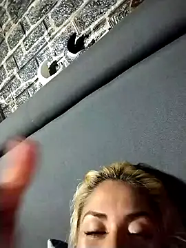 Snapshot of Ashleycam69 chatting on December 1, 3:07 am Ashleycam69 online show from December 1, 3:07 am