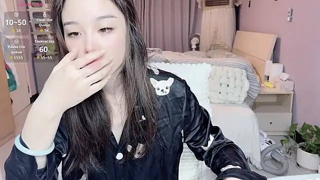 Y2Luvk online show from October 24, 8:52 pm