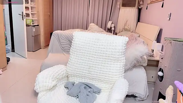 Y2Luvk online show from October 28, 9:25 pm