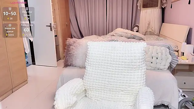 Y2Luvk online show from October 25, 7:47 pm