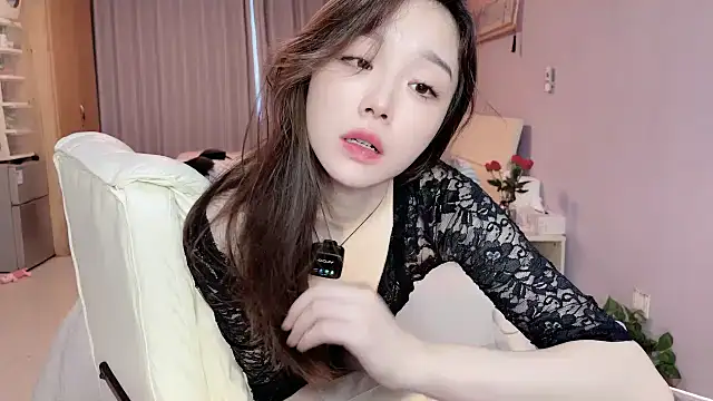Snapshot of Y2Luvk chatting on October 6, 12:01 am Y2Luvk online show from October 6, 12:01 am