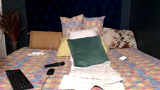 Snapshot of PrettyBoobsxx42 chatting on October 15, 8:28 pm PrettyBoobsxx42 online show from October 15, 8:28 pm