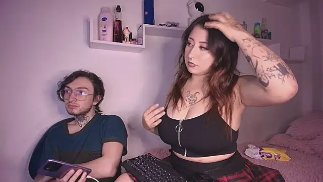 annyharriis online show from December 4, 8:30 pm