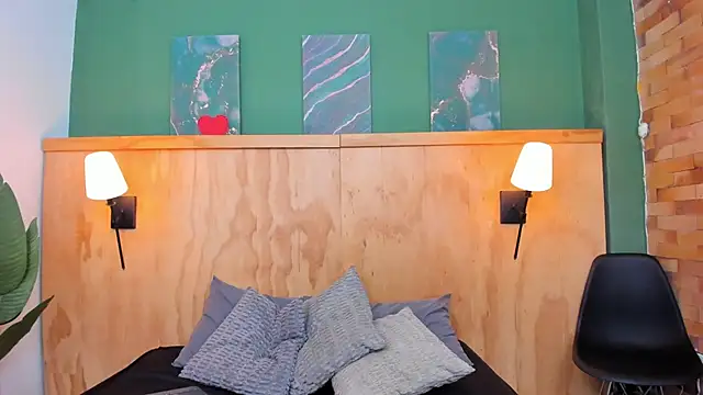 halleylorens online show from September 23, 7:10 pm