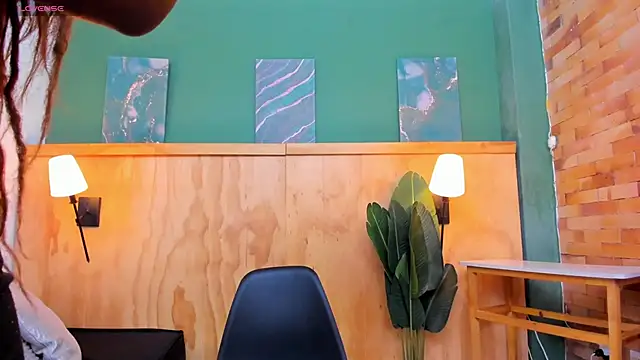 halleylorens online show from April 17, 7:28 pm