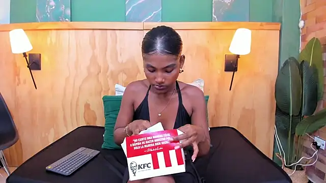 halleylorens online show from February 25, 7:25 pm