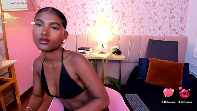 Snapshot of halleylorens chatting on July 14, 7:20 pm halleylorens online show from July 14, 7:20 pm