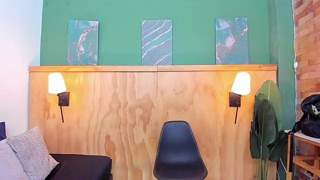 halleylorens online show from April 4, 7:42 pm