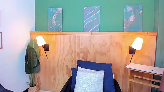 halleylorens online show from April 9, 6:47 pm