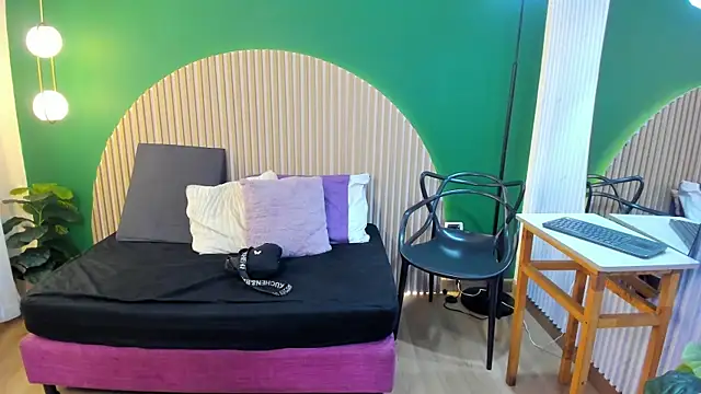 halleylorens online show from December 4, 7:02 pm