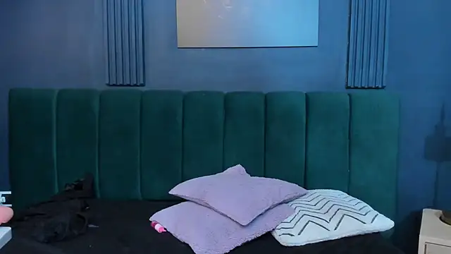 halleylorens online show from September 25, 7:14 am