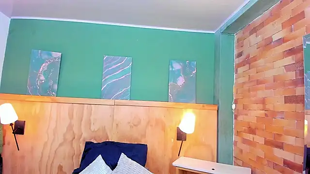 halleylorens online show from April 8, 7:15 pm