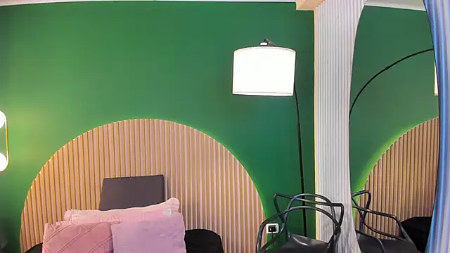 halleylorens online show from February 12, 5:07 am