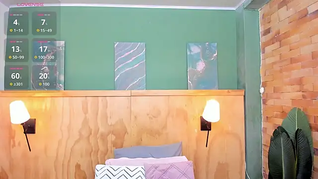 halleylorens online show from March 13, 7:19 pm