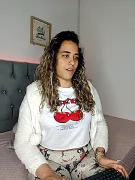 Snapshot of Miss-Melina chatting on October 18, 10:01 pm Miss-Melina online show from October 18, 10:01 pm